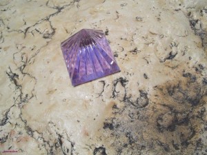 Violette-LichtKristall-Pyramide-V